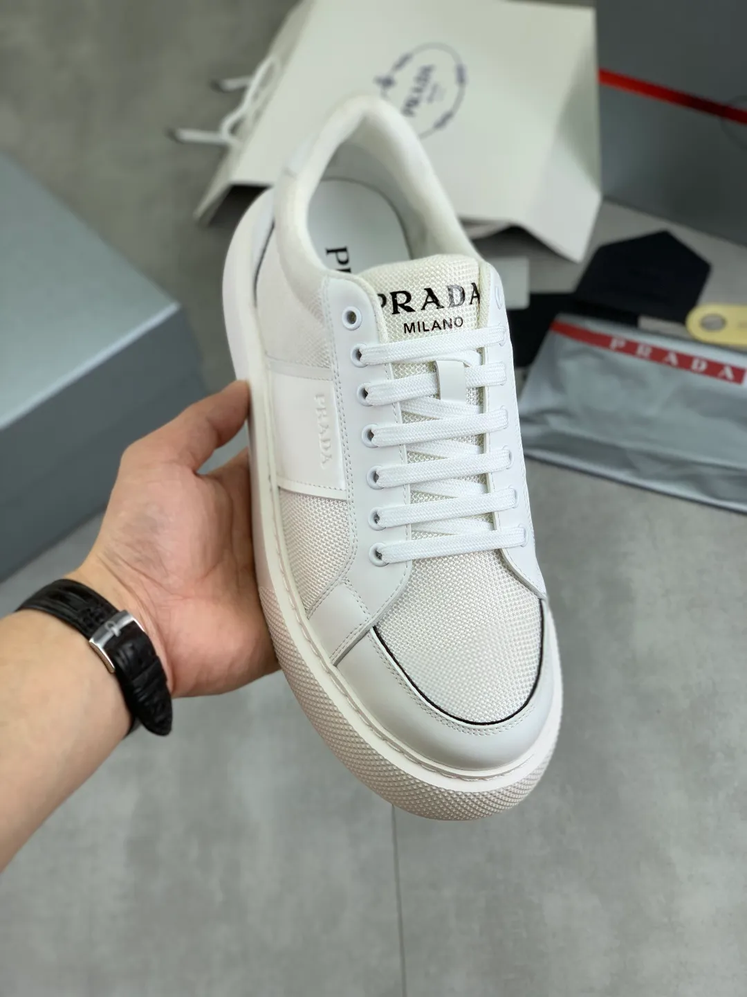 Men's men's shoes 💰P542💰 [New style] popular models are on the official website, 🆘 The trendy brand (Prada) mainly promotes popular models, avant-garde and versatile fashionable men's shoes private version mold opening, cowhide surface splicing 1:1.. Fashionable and simple, original imported cowhide lining cowhide feet; the atmosphere and personality are more fashionable, eye-catching and pursuing class. It will subvert the old idea and be a must-have for fashionistas with you! Must keep it! Tall and comfortable, large and low, high-end quality workmanship. Size: 38-44 4️⃣colors available.